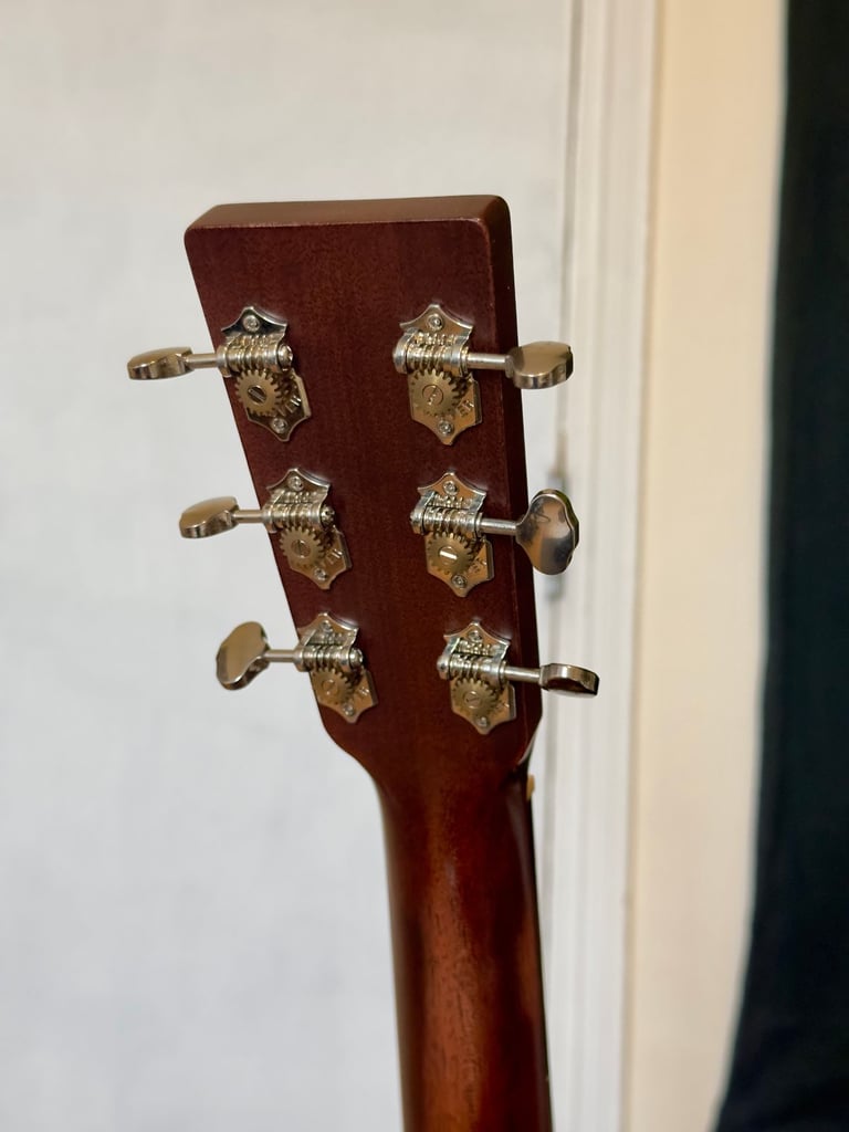 Martin 000-15M All Solid Mahogany Acoustic Guitar + Hard Case