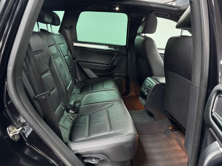 2015 Volkswagen Touareg 3.0 TDI V6 BlueMotion Tech R-Line Tiptronic 4WD Euro 6 (s/s) 5dr ESTATE D...