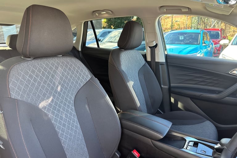 2024 MG MG HS 106288 Hatchback Petrol Automatic