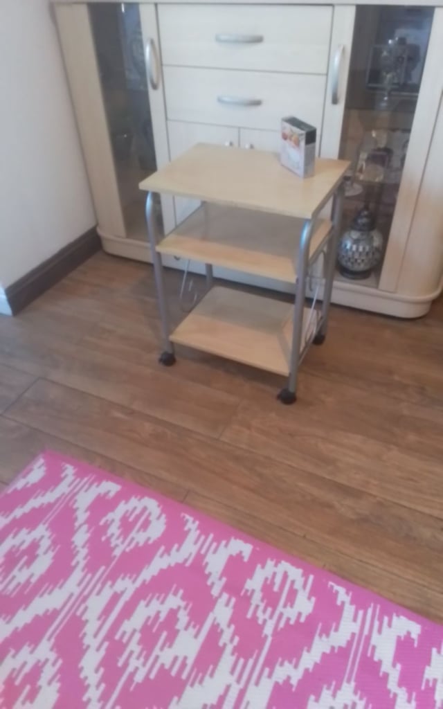 SERVING TROLLEY 