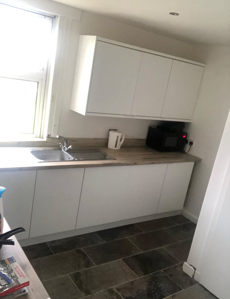 Lovely unfurnished 2 bedroom flat a Lawside Rosd 