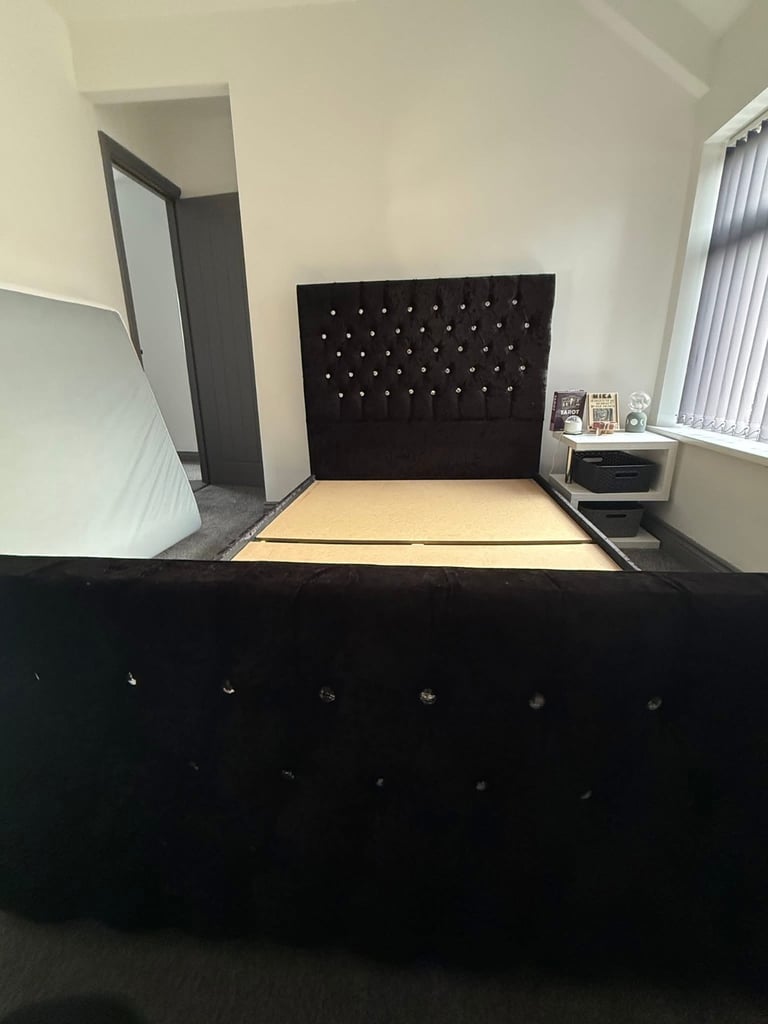 image for Small double/Queensize bed FRAME