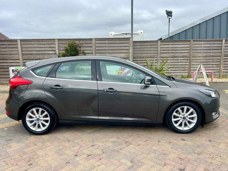 Ford Focus 1.6 Ti-VCT 125 TITANIUM POWERSHIFT AUTO