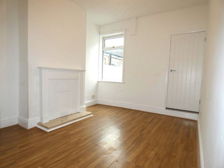 2 bedroom house in Blunt Street, Newcastle-under-Lyme, Staffordshire, ST5 9NA