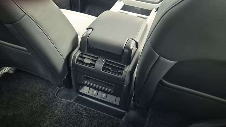 2024 Land Rover Defender 3.0 D350 X-Dynamic SE 90 3dr Auto ESTATE DIESEL Automatic