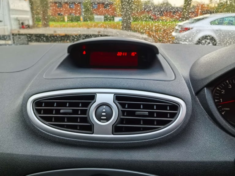 2009 Renault Clio 1.1 Clio Expression 16v 5dr Hatchback Petrol Manual