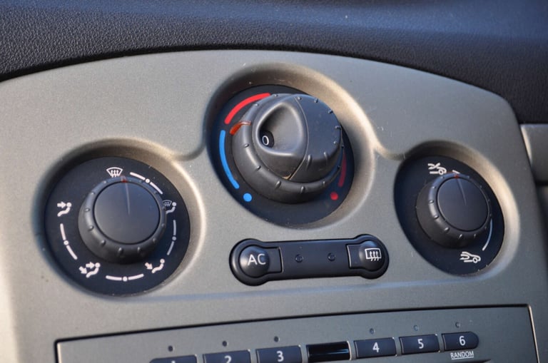 2007 Renault Clio 1.6 Clio Privilege Auto 5dr Hatchback Petrol Automatic