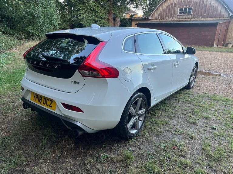 2018 Volvo V40 2.0 T2 R-Design Euro 6 (s/s) 5dr HATCHBACK Petrol Manual