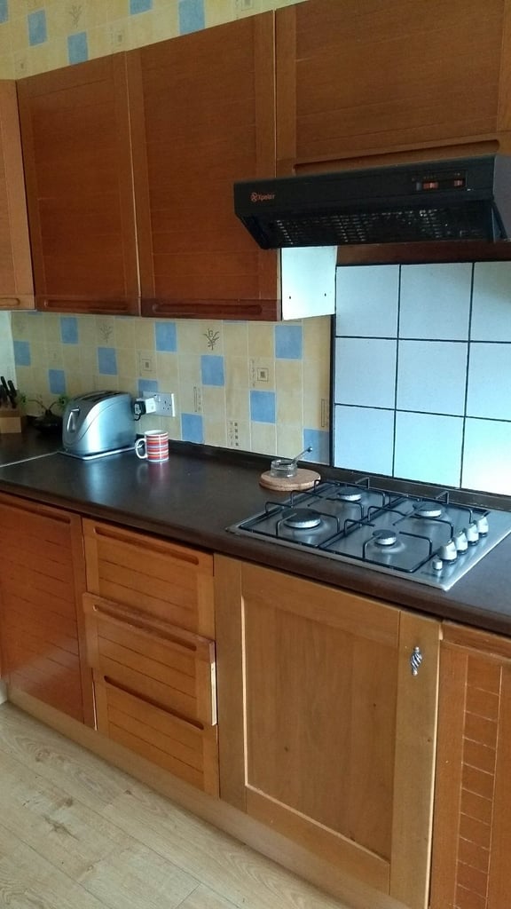 £39.83pw each in large flat 300m from Girvan station (includes Council Tax)