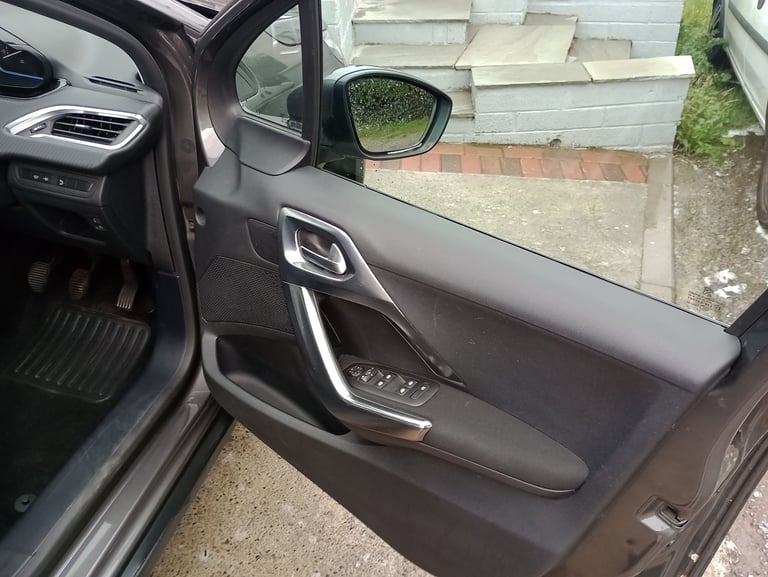 Peugeot, 2008, Hatchback, 2017, Manual, 1199 (cc), 5 doors