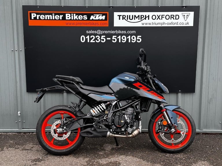 image for 2025 KTM 125 DUKE IN  Blue / Orange  - Blue  / Black 