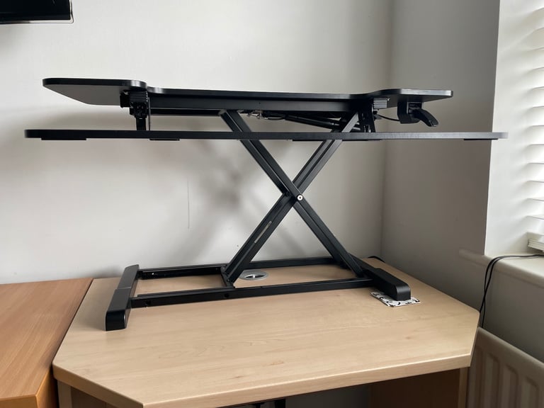 Height adjustable computer desk