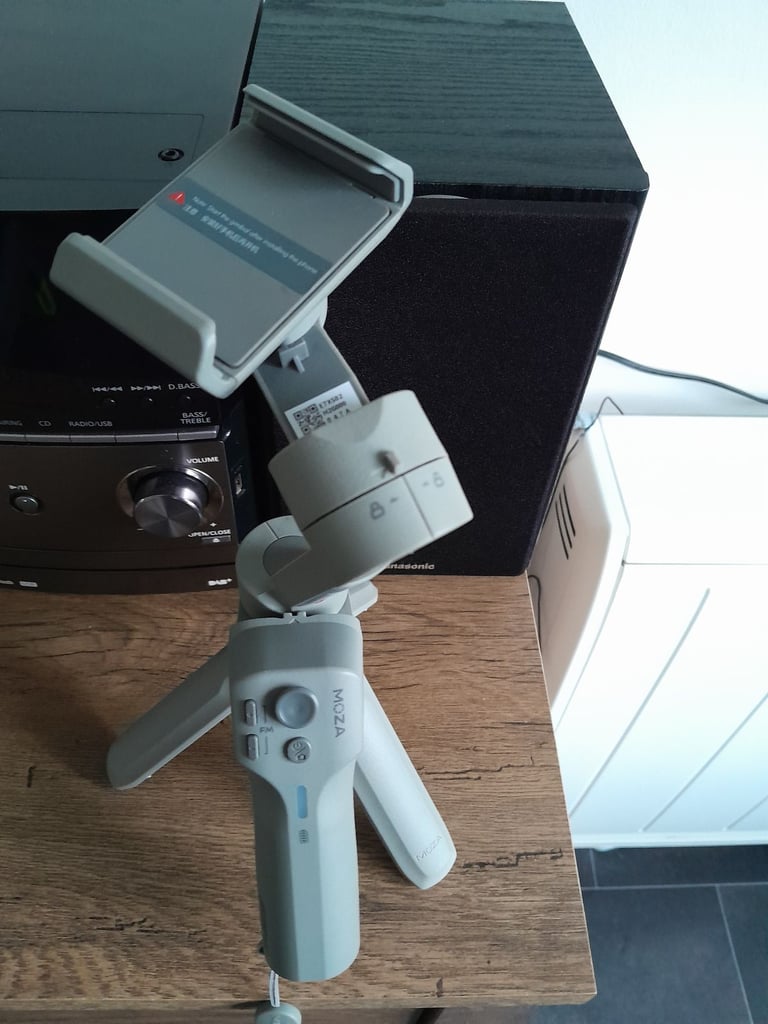 Camera phone gimbal