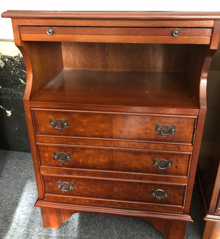 Mahogany bedside cabinets 