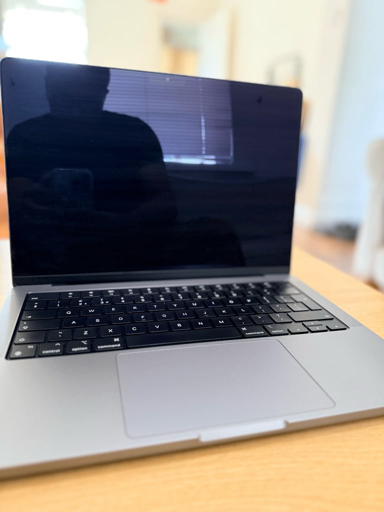 MacBook Pro 14" (M1 Pro, 16GB RAM, 1TB SSD) – Excellent Condition + Charger