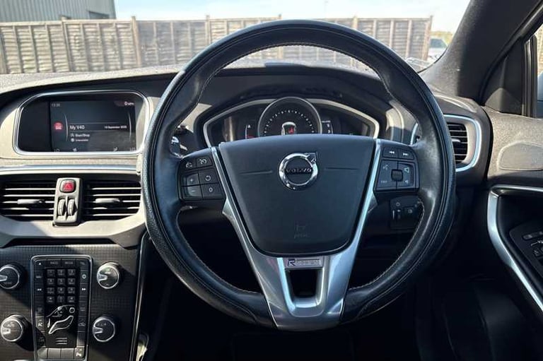 2017 Volvo V40 2.0 D2 R-Design Nav Plus Hatchback 5dr Diesel Manual Euro 6 (s/s) (120 ps) Hatchba...