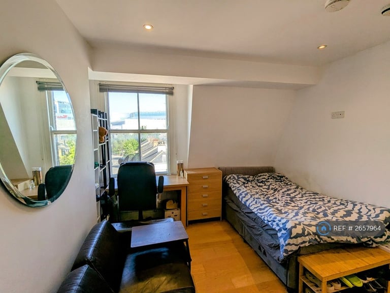 Studio flat in Uxbridge Road, London, W12 (#2657964)