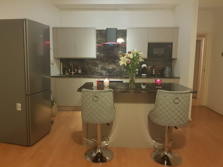 Earl's Court Square London SW5 1 bed flat for HOME SWAP ONLY not for private rent.