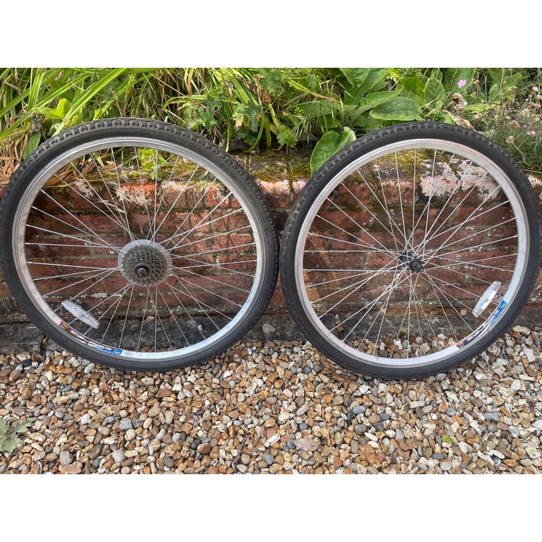 Pair of 700C bicycle wheels