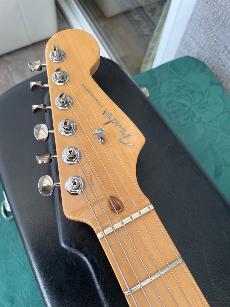 Trades Fender USA American deluxe strat Stratocaster electric guitar 