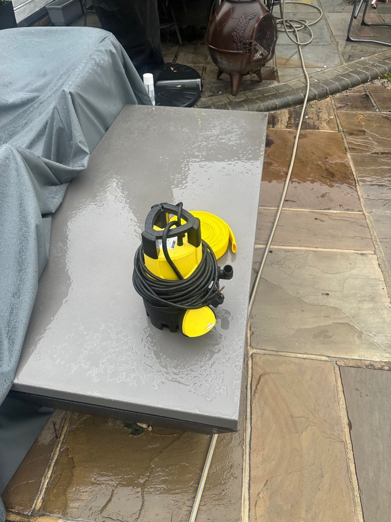 Karcher SDP 7000 Submersible pump & hose.