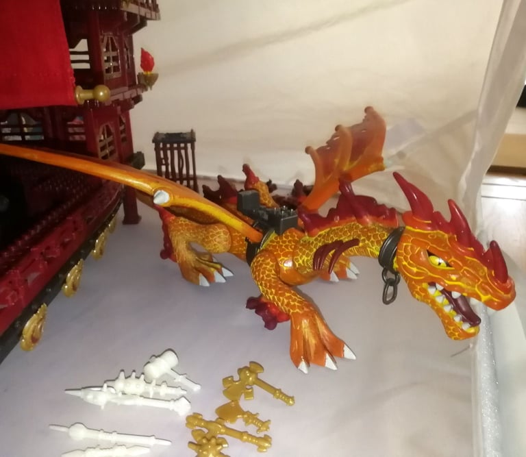 Mega Bloks Fire & Ice Dragons 9834 Fyren Sea Phoenix Warship Please Read