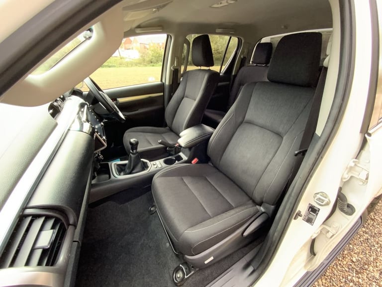 2021 Toyota Hilux 2.4 D-4D Invincible Pickup Double Cab 4dr Diesel Manual 4WD Euro 6 (s/s) (1 PIC...