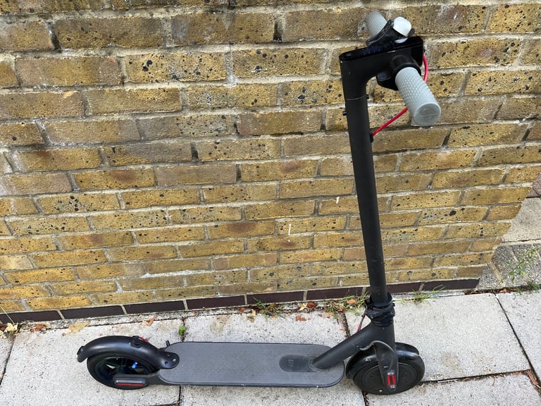 Xiaomi M365 electric scooter £100 With charger included