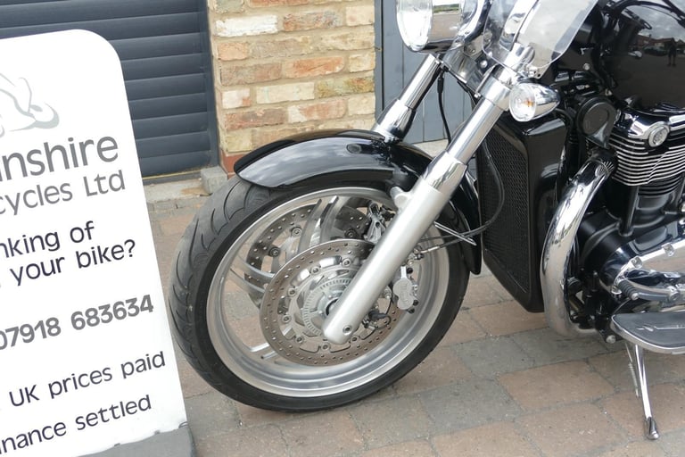 10 Triumph Thunderbird 1700