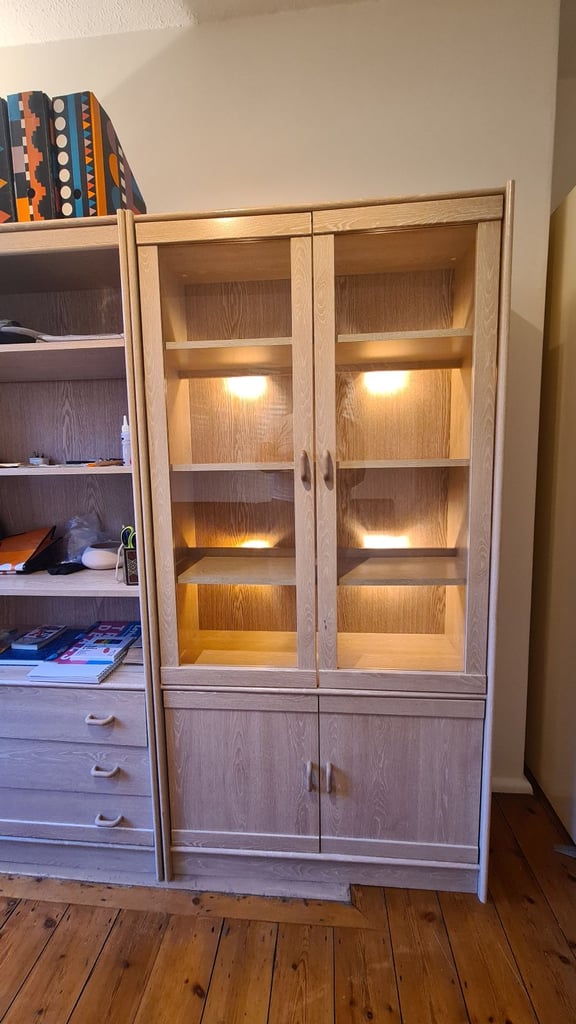 Display cabinet with 6 lights/2 glass doors. Collect London SW6 1UP