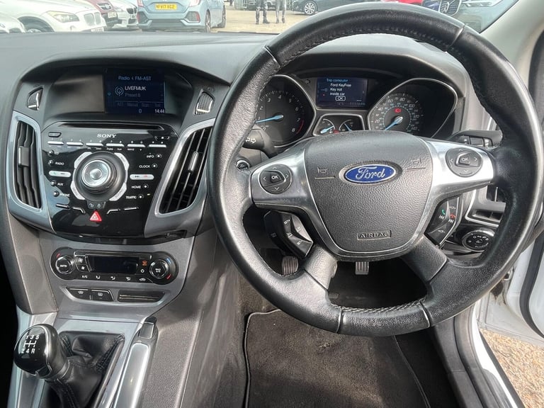 2011 Ford Focus 1.6 Titanium Euro 5 5dr HATCHBACK Petrol Manual