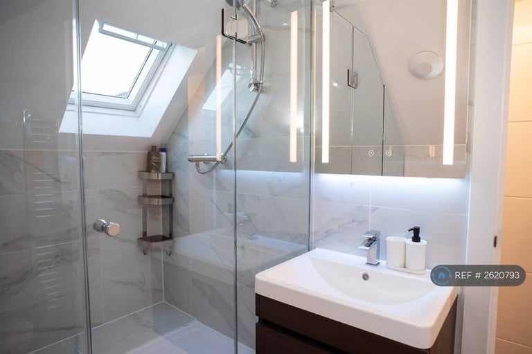 2 bedroom flat in Bicester Road, Kidlington, OX5 (2 bed) (#2620793)