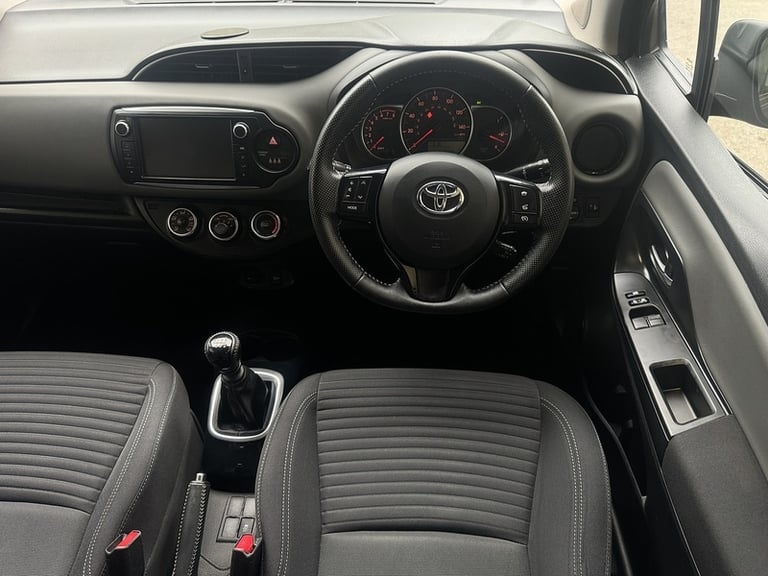 2016 Toyota Yaris Dual VVT-i Design Hatchback Petrol Manual