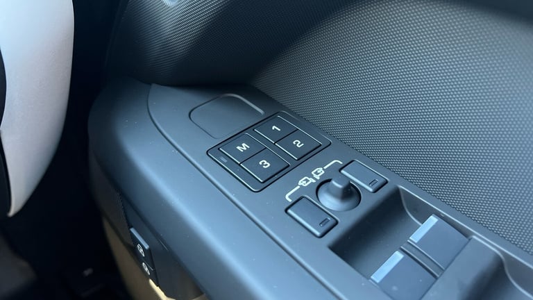 2026 Land Rover Defender 3.0 D350 X-Dynamic SE 110 (7 Seater) Diesel