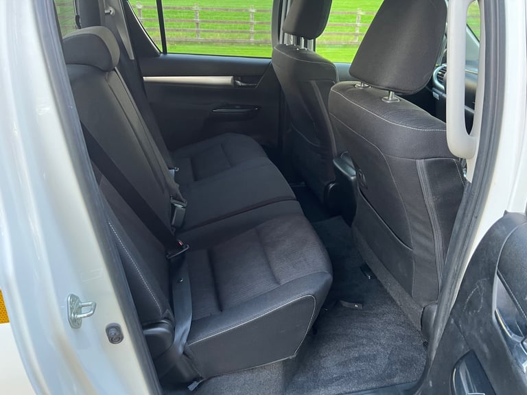 TOYOTA HILUX 2.4 D-4D 150PS ICON AUTOMATIC 4X4 UTILITY PICKUP 73 29,700 MILES