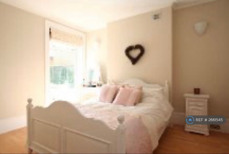 2 bedroom flat in Barry Road, London, SE22 (2 bed) (#2661545)