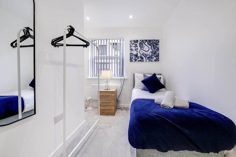 Spacious 2-Bed Flat for Rent – GU15 3RB