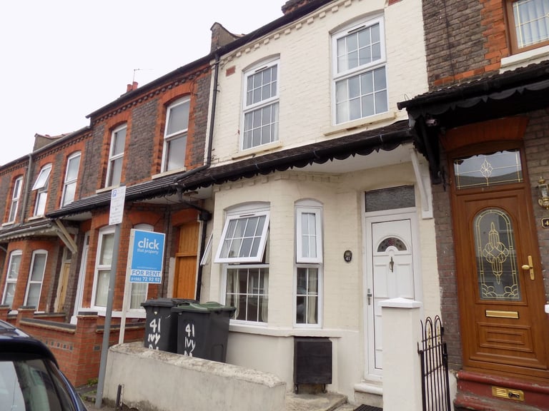 3-BEDROOM HOUSE IN BURY PARK - Available Now