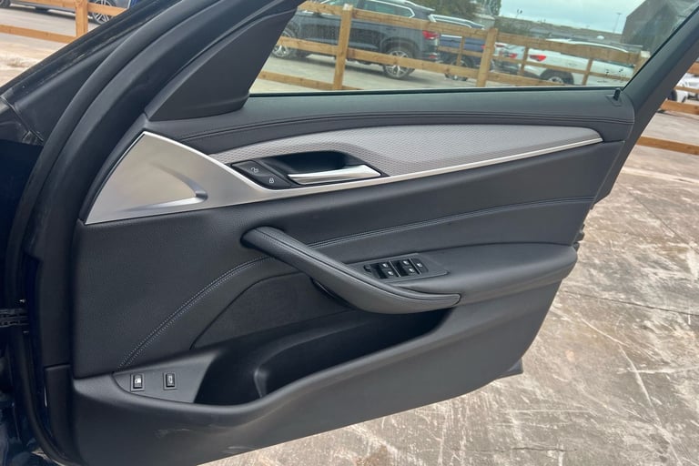 2017 BMW 5 Series 530e M Sport 4dr Auto Saloon PETROL/ELECTRIC Automatic