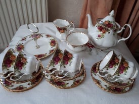 ROYAL ALBERT OLD COUNTRY ROSES TEA SET. 1ST QUALITY. GOOD COND