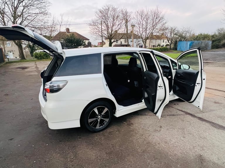 Toyota wish 2013 7 seats white petrol atomatic ulez 1.8