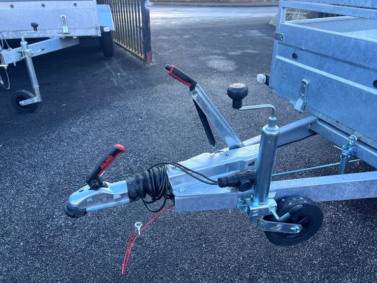 New 8,2ft x 4,3ft twin axle trailer with 60cm mesh and ramp 1300kg braked