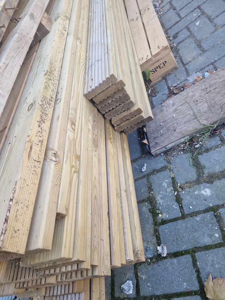 Decking Wood for Quick Sale, Almost New