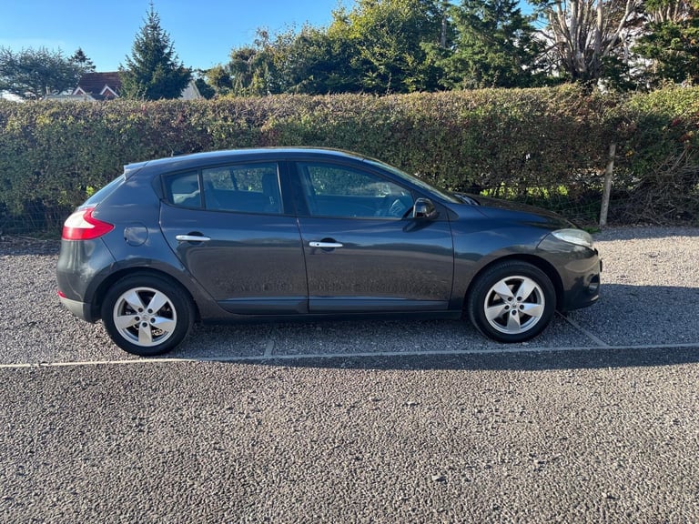 2011 Renault Megane 1.6 16V 110 Dynamique TomTom 5dr HATCHBACK Petrol Manual