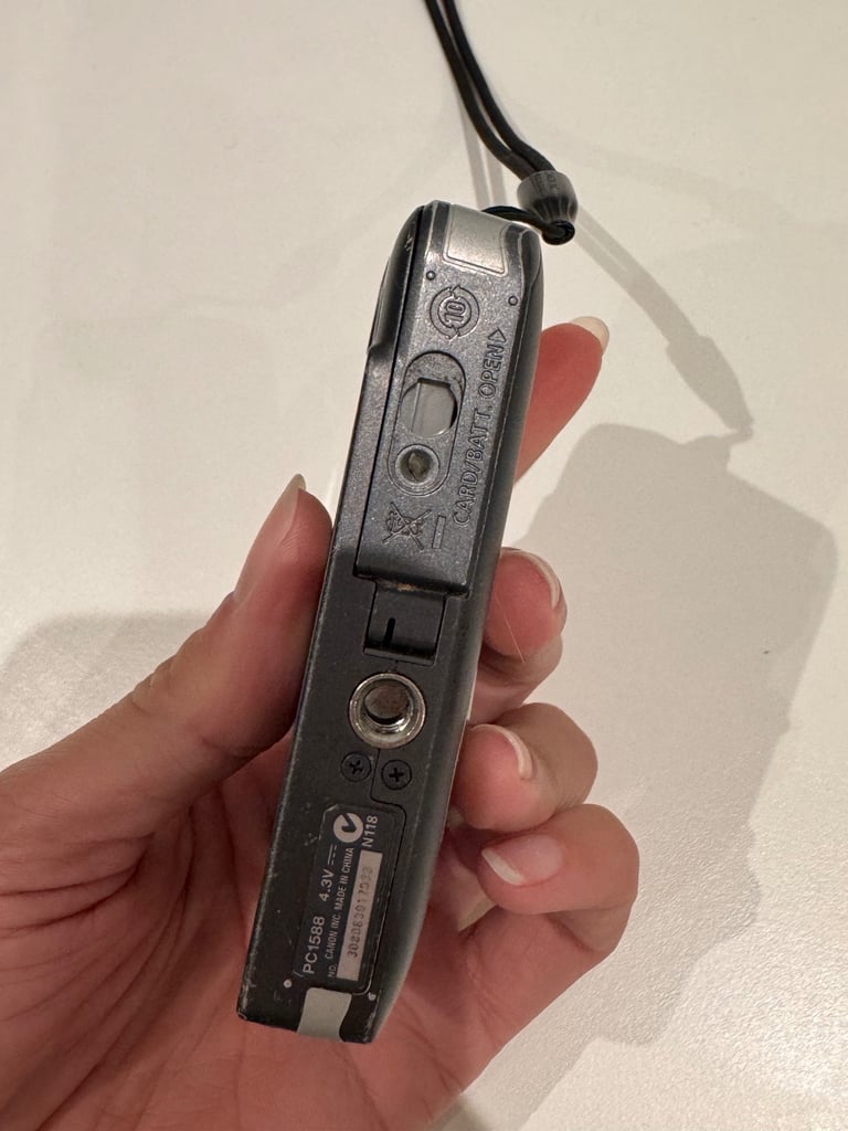 Canon Ixus 115 HS digital camera 