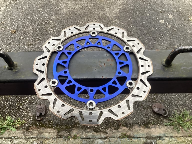Yamaha R1 2cr / MT10 and sp model full floating discs EBC