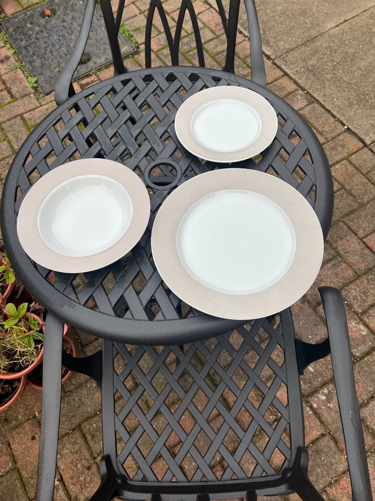 4 place dinner set