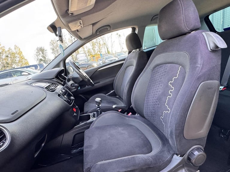 2014 Fiat Punto 1.4 Jet Black II Euro 6 (s/s) 3dr Hatchback Petrol Manual