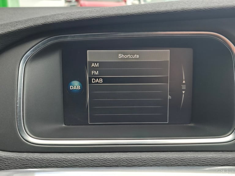 2017 Volvo V40 2.0 D2 R-Design Nav Plus Hatchback 5dr Diesel Manual Euro 6 (s/s) (120 ps) Hatchba...
