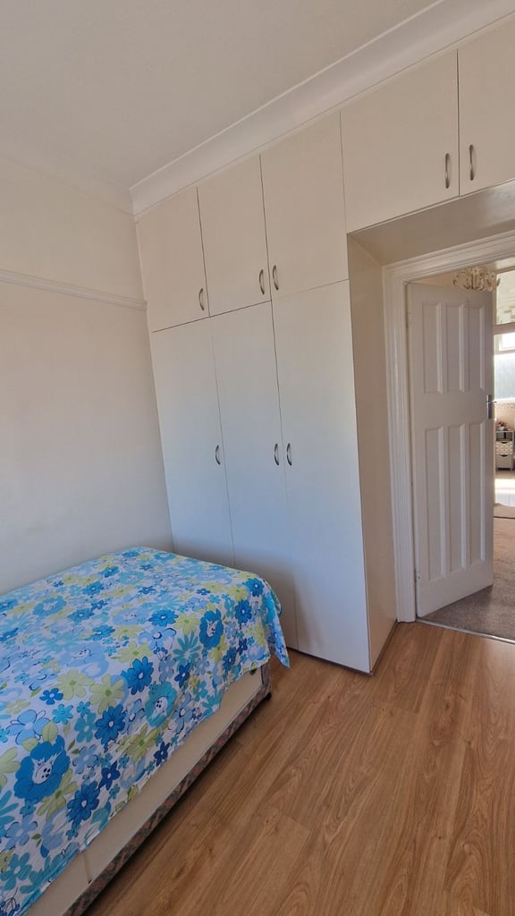 Single Room to Rent in a Family Share House in Bush Hill Park, Enfield £600 including all.